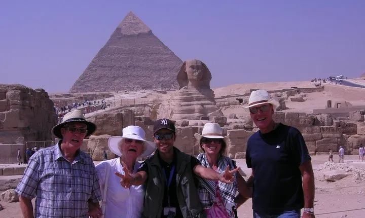 Custom tour to Giza pyramids and felucca ride on the Nile