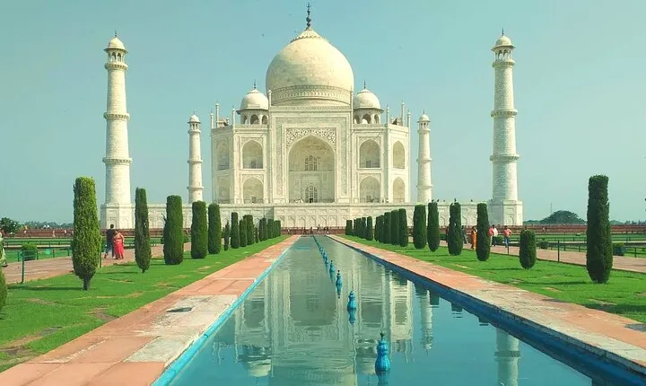 Taj Mahal Sunrise Tour from Delhi with Vegetarian Dinner at home