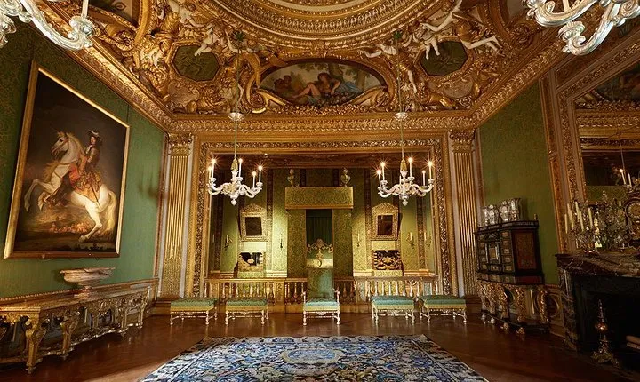Vaux le Vicomte Castle VIP Tour from Paris