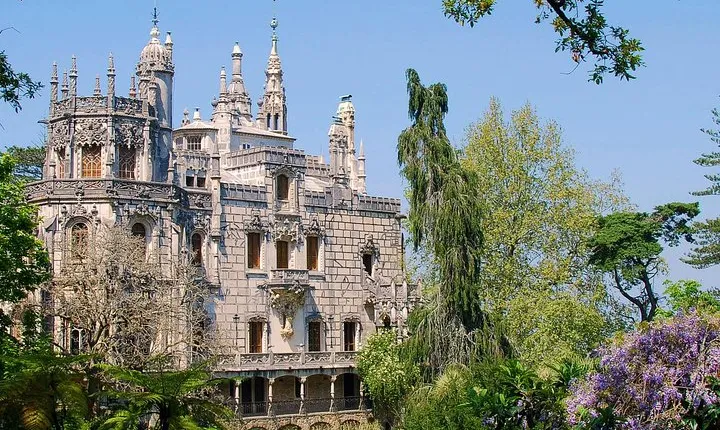 Private day trip to Sintra Palace, Quinta da Regaleira and Palacio de Sintra
