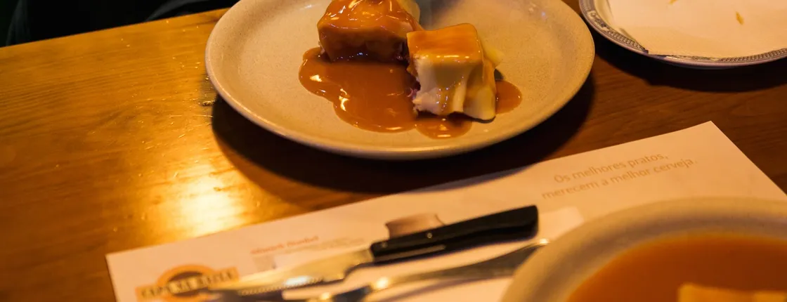 Evening dining tour in Porto with food and drinks