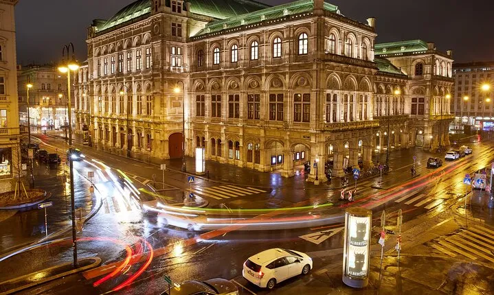 Vienna at night! Private photo tour of Vienna's most beautiful buildings