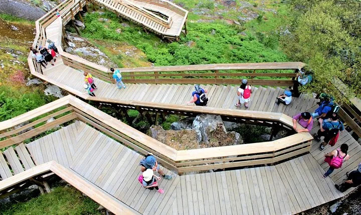 Leave Porto and go walk along the Passadiços do Paiva, Arouca