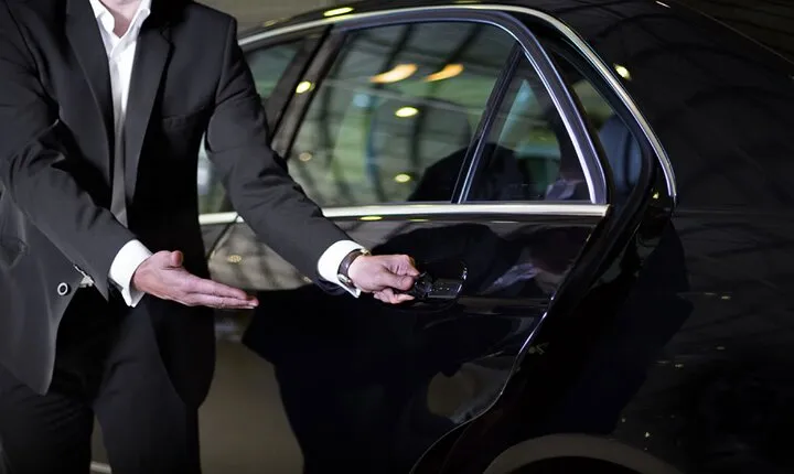 Private Transfer from Paris to Charles de Gaule Airport for 1-3 persons