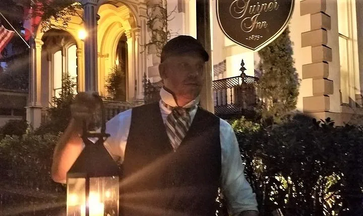 Savannah History and Haunts Candlelit Ghost Walking Tour