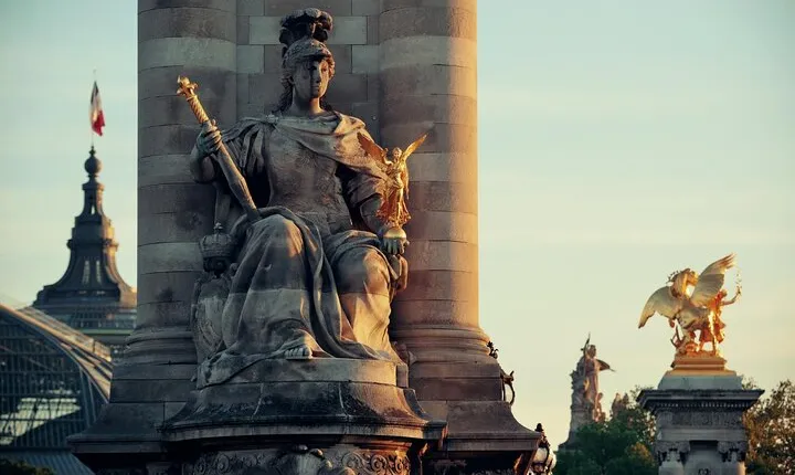 Historic Paris: Exclusive Private Tour with a Local