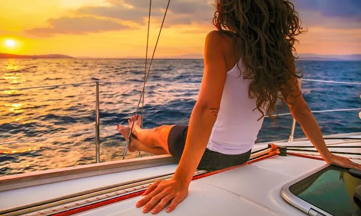 Luxury sailboat tour at sunset in Los Cabos
