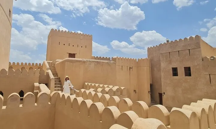Full-Day Nizwa Fort, Bahla Fort and Jabreen Castle Private Tour