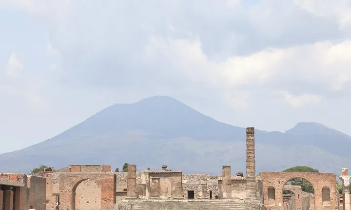 Full-Day Guided Pompeii Ruins and Wine Tasting Tour
