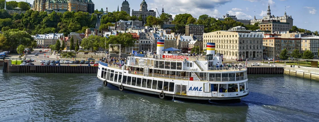 Guided cruise on the St. Lawrence River from Quebec City