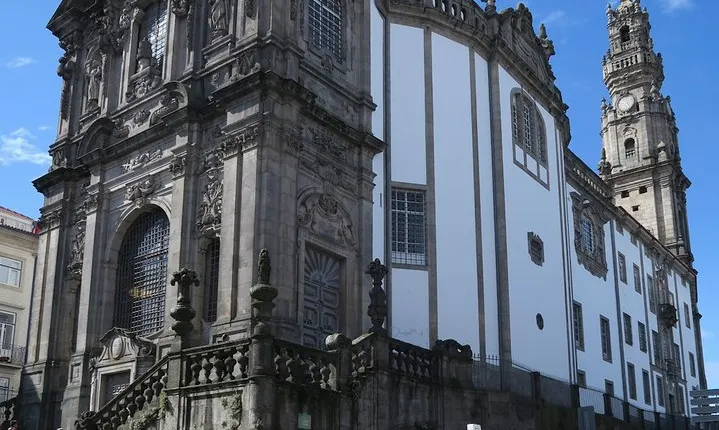 Private Return Transfer from & to Porto airport to Porto