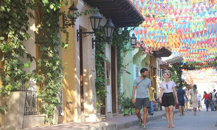 Walking Tour Cartagena Old City with Gold Museum and Plaza de Bolivar