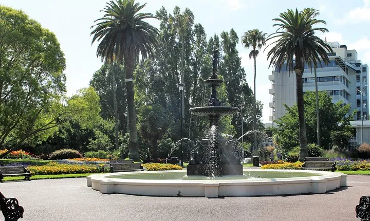 Hidden Culture of Central Auckland, walk and morning tea