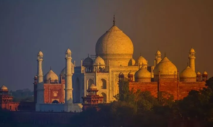 Delhi Agra and Taj Mahal Private Day Trip by Express Train with Lunch