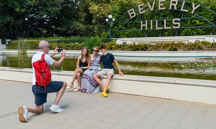 Hollywood, Beverly Hills and Celebrity Homes Open Air Van Tour