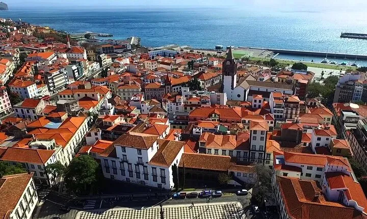 Best of Funchal private walking tour with local specialities tasting