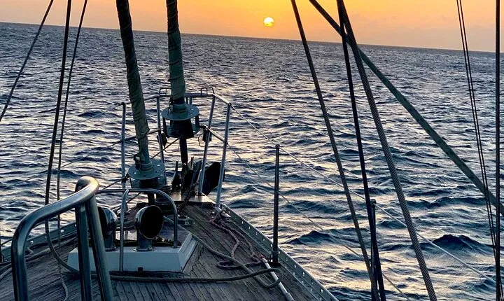 Conch Sunset Private Sail Experience in Aruba with Tapas Included