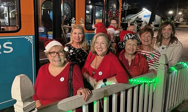 Christmas Carol Trolley Holiday Music & Lights Tour in Sarasota