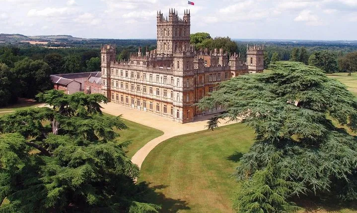 Downton Abbey Black Taxi Tour from London with Highclere Castle
