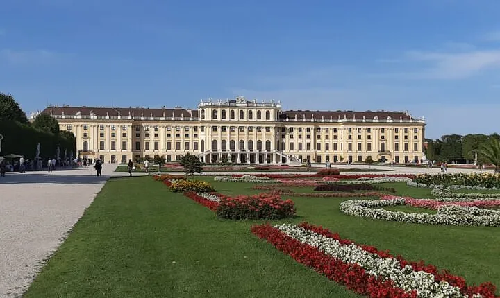 Private Vienna Sightseeing Tour matching to personal Interests