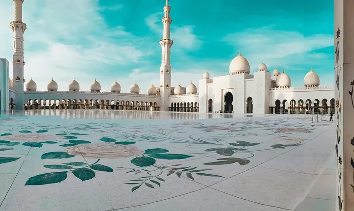 Abu Dhabi Tour - A Journey Through History, Culture and Luxury