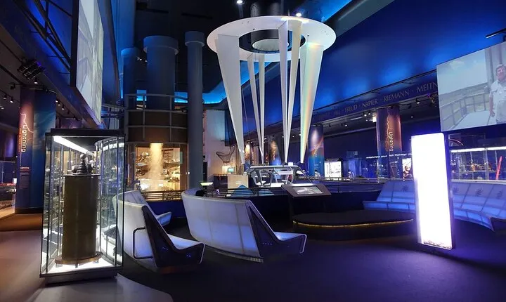 Explore Chicagos Museum of Science and Industry with Audio Tour