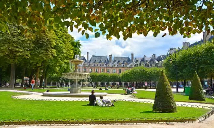 A Parisian Picnic: A Self-Guided Audio tour in the Marais