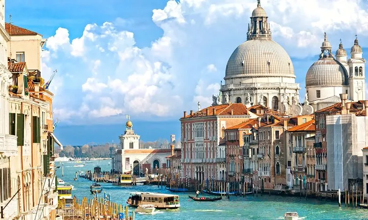 Venice Full-Day Tour from Milan with Boat Cruise Across the Canal