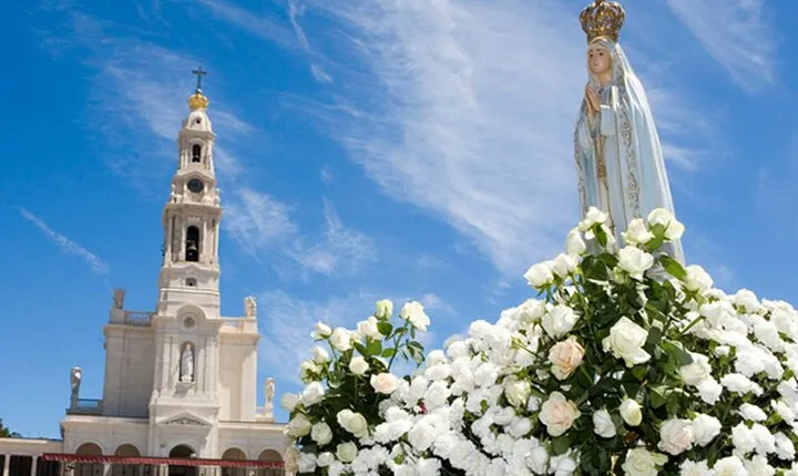 Faith and Heritage: Fátima, Batalha, Nazaré, Óbidos from Lisbon