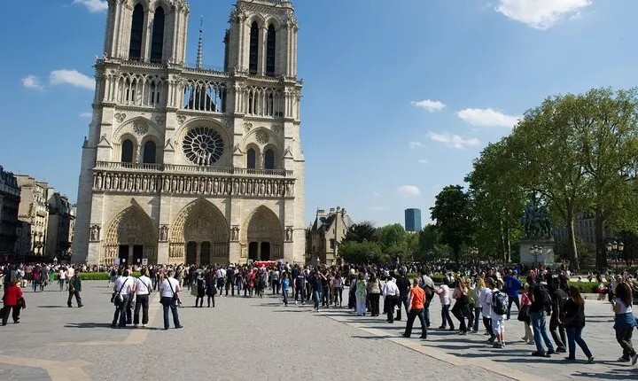 Paris: Private Walking Tour of 3 hours