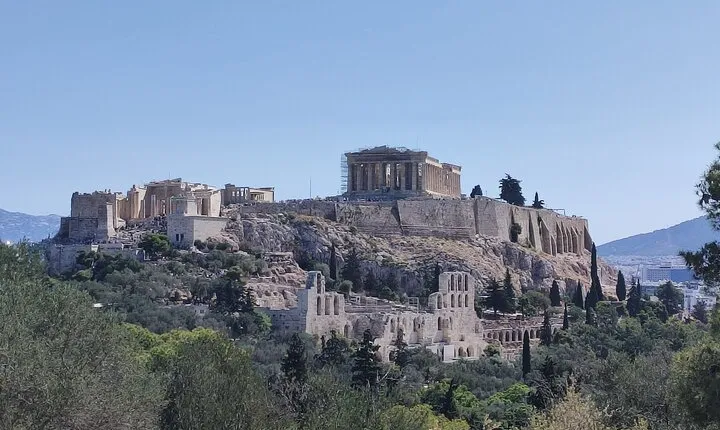  Picturesque Paths in Athens for your Social Media