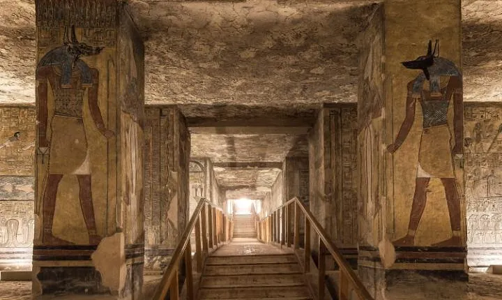 Visit Luxor Karnak and Valley of the Kings from Hurghada by car