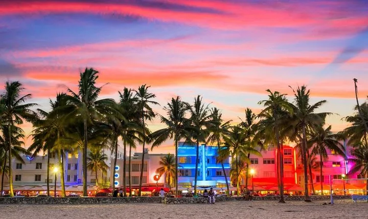 Self Guided Scavenger Hunt: Miami Beach Colors & Culture