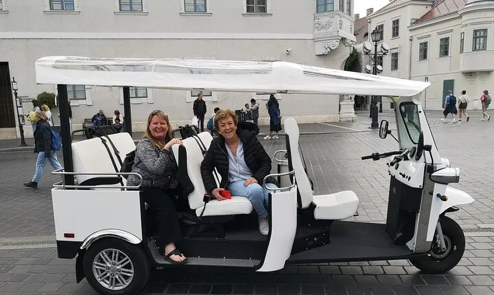 Private Sightseeing Tour using Electric Tuk Tuk Ride in Budapest