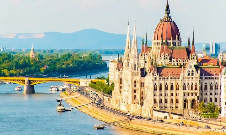 Private Transfer from Bratislava to Budapest, English-speaking driver