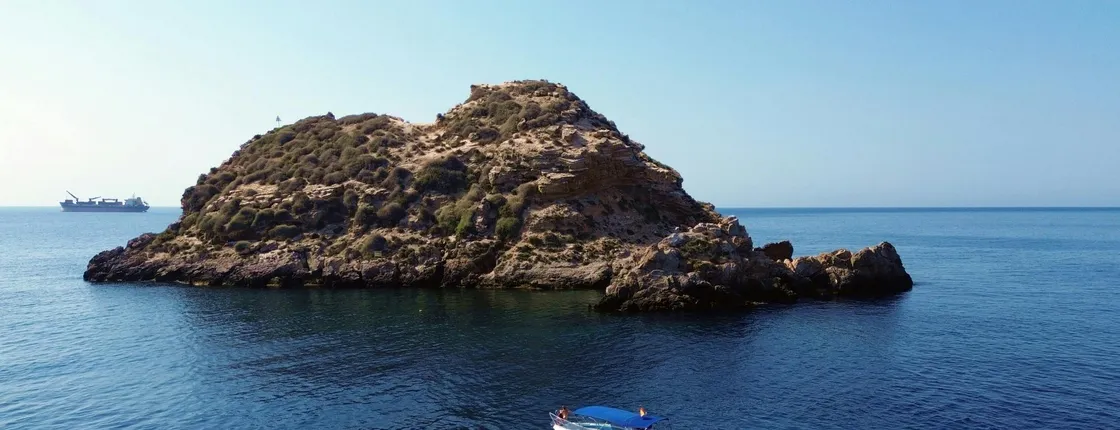 Cartagena coastal boat tour to Isla de las Palomas
