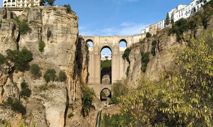 Guided tour of Ronda with an official guide