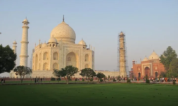 Private Full-Day Taj Mahal Tour from Delhi with Entrance & Lunch