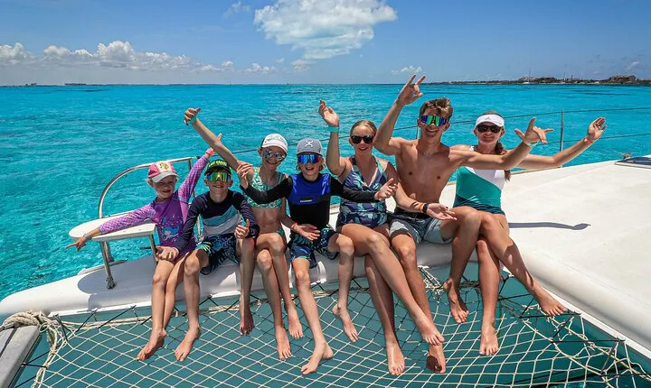 Cancún Private Catamaran with Snorkel and Open Bar