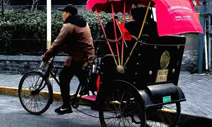 Private Tour-Old Hutong, Rickshaw, Drum Tower and Foodie Tour