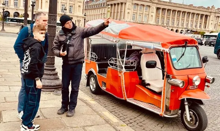 Private Electric TukTuk tour in Paris ( 2 hours )