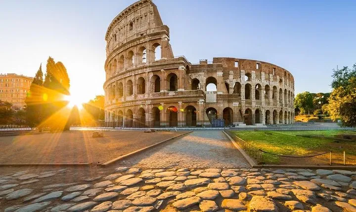 Ancient Rome: the sunrise walking tour with breakfast