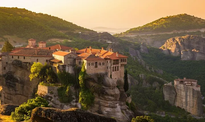 Meteora: Monasteries Tour with Lunch and Athens Tranfer Option