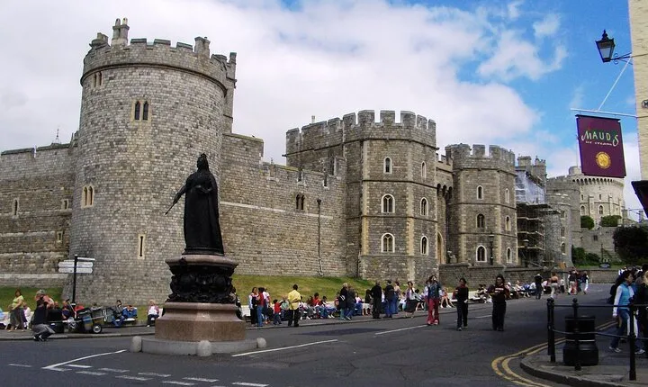 Windsor Castle Hampton Court Palace Private Tour with Admission