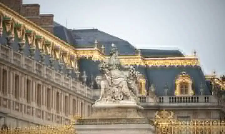 Paris Private Vintage Car Tour with Versailles and Hotel pick up & drop-off