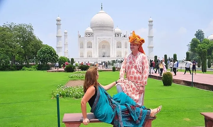 Luxury Taj Mahal Tour from Delhi by Express Train with 5* Lunch