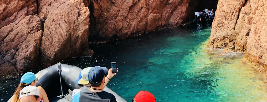 Boat & snorkeling trip to the Esterel Calanques from Cannes