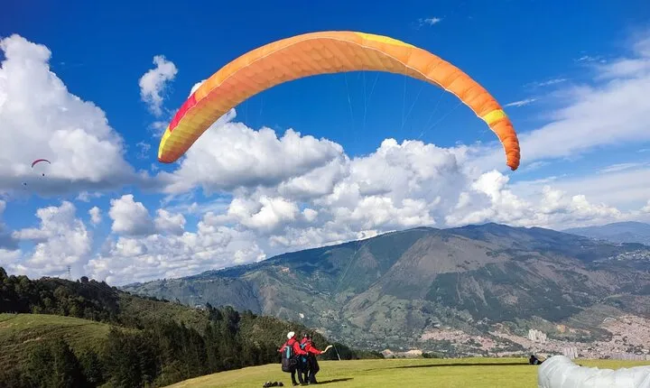 Go Paragliding in Medellín with private transporter service
