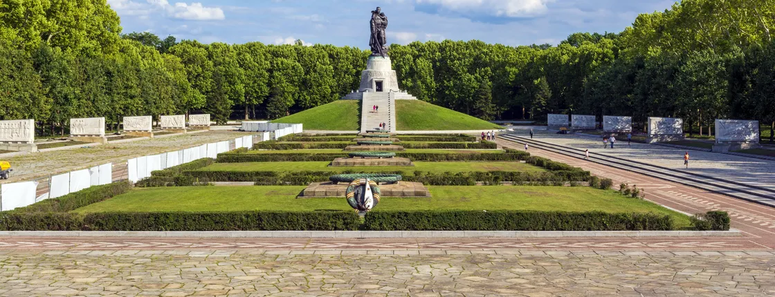 Private tour Soviet Berlin: The final battle and a new era