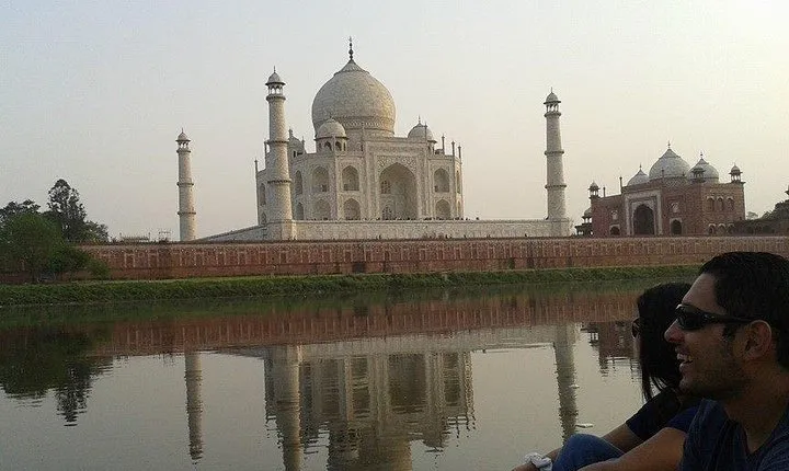 One Day Private Guided Tour of Taj Mahal Sunrise by Car From Delhi
